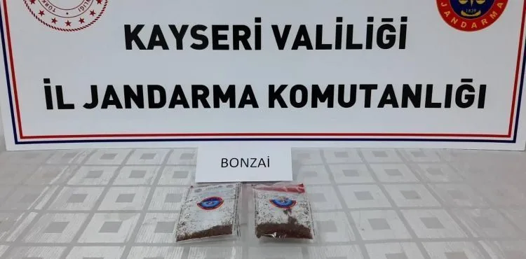 Ekipler şüpheli araçta uyuşturucu madde ele geçirdi