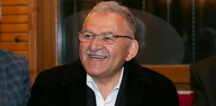 BAŞKAN BÜYÜKKILIÇ, MAHALLE MAHALLE GEZİYOR, VATANDAŞLA KUCAKLAŞIYOR