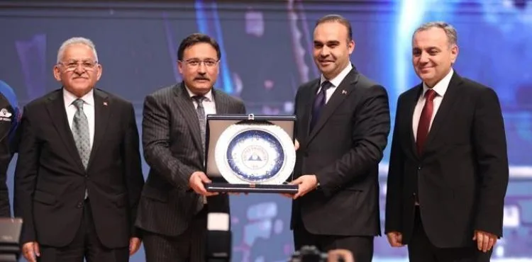 T.C. Sanayi ve Teknoloji Bakanı Mehmet Fatih Kacır ve Türkiye'nin İlk Astronotu Alper Gezeravcı ERÜ Öğrencileriyle Buluştu