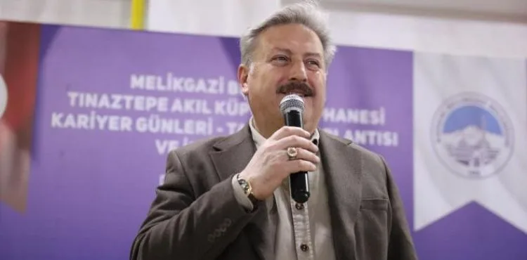 EĞİTİMDE ÖNCÜ BELEDİYE MELİKGAZİ, AKIL KÜPÜ KÜTÜPHANELERİ İLE GENÇLERİN YANINDA OLMAYA DEVAM EDİYOR