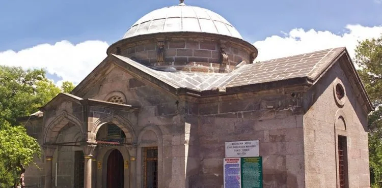 Şehrin merkezinde 132 yıllık yapı: Mevlana’nın hocası ‘Seyyid Burhaneddin Türbesi’