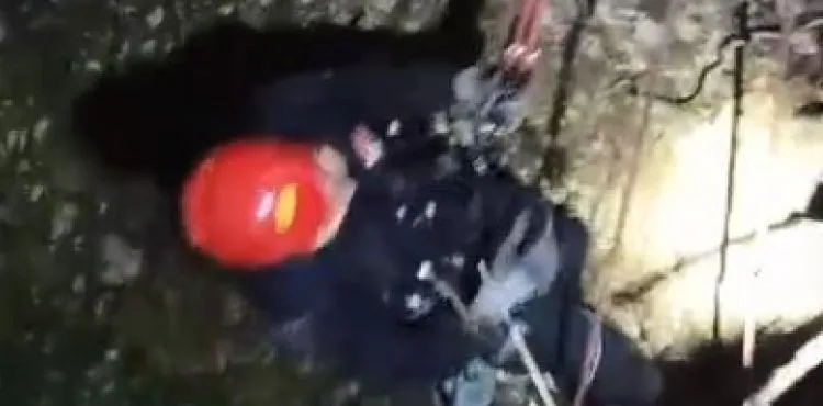 BÜYÜKŞEHİR İTFAİYESİ, 15 METRELİK KUYUYA DÜŞEN İNEĞİ 3 SAATTE KURTARDI