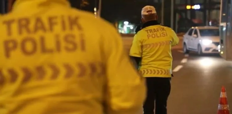 Otobüse tutunarak paten kayan 3 kişiye işlem yapıldı