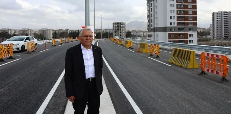 BAŞKAN BÜYÜKKILIÇ, 150 MİLYON TL’LİK YENİ AÇILAN YOLU, TOGG İLE DENEYİMLEDİ