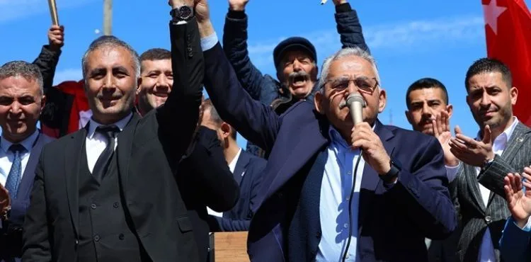 BAŞKAN BÜYÜKKILIÇ’TAN SEVGİ VE HEDİYE DOLU SARIZ BULUŞMASI