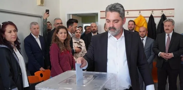 Başkan Üzüm oyunu kullandı