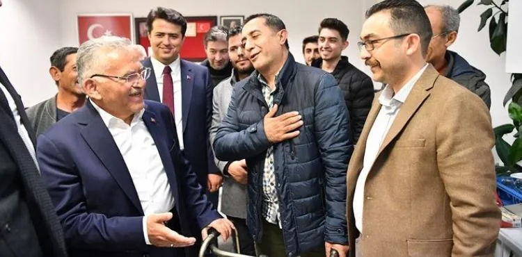 BAŞKAN BÜYÜKKILIÇ’A, KEYKUBAT MAHALLESİ’NDE TERAVİH SONRASI ÇOCUKLARDAN SICAK İLGİ
