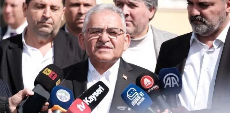 BAŞKAN BÜYÜKKILIÇ, EŞİ VE 3 YAŞINDAKİ TORUNU KEREM İLE BİRLİKTE OYUNU KULLANDI