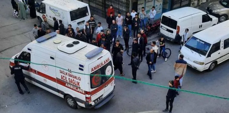 Yüksekten düşen çocuk hastaneye kaldırıldı