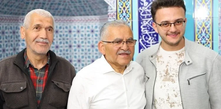 BÜYÜKKILIÇ, TALAS’TA TERAVİH NAMAZI SONRASI VATANDAŞLA BULUŞTU