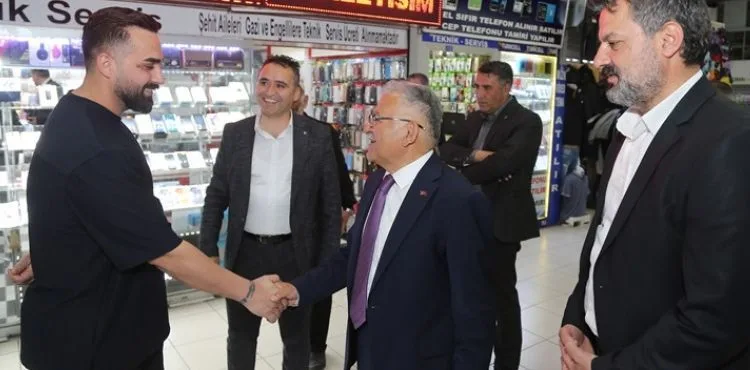 HUNAT ÇARŞISI ESNAFINI ZİYARET EDEN BÜYÜKKILIÇ’TAN BİRLİK, BERABERLİK MESAJI