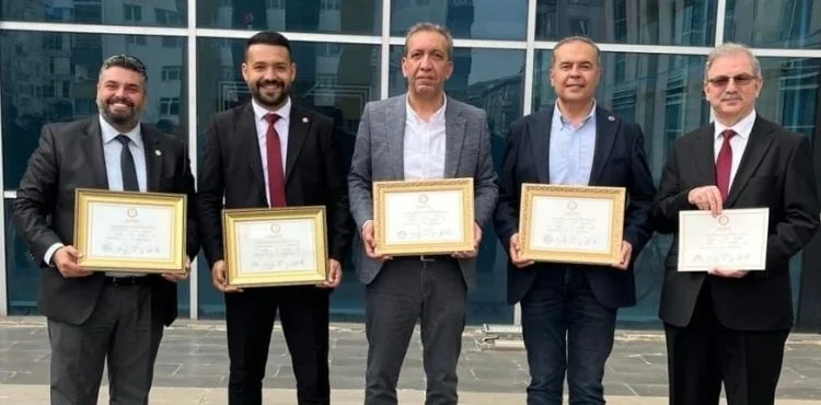 CHP’li Meclis Üyeleri mazbatalarını aldı