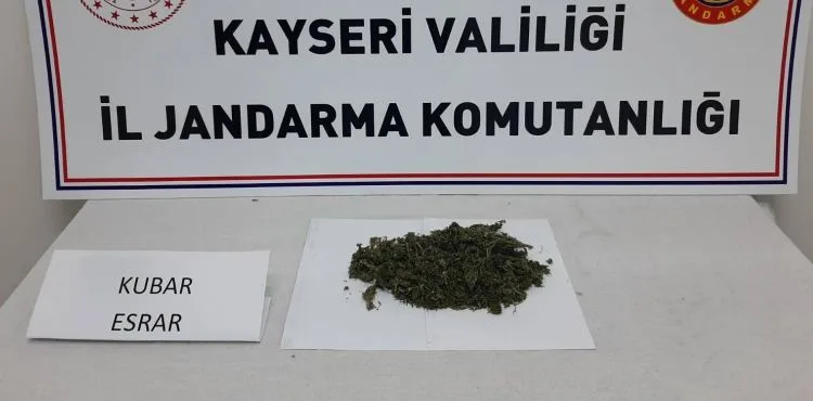 Jandarma ekipleri 102 gram esrar ele geçirdi