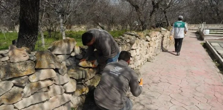 MELİKGAZİ’DE MEZARLIKLAR BAYRAMA HAZIR