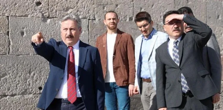 VALİ GÖKMEN ÇİÇEK, KISA SÜREDE RESTORASYONU TAMAMLANAN KÖŞK MEDRESE’YE HAYRAN KALDI