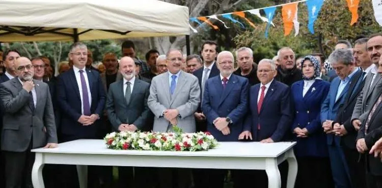 BÜYÜKKILIÇ, AK PARTİ’DE BAKAN ÖZHASEKİ, BAŞKAN VEKİLİ ELİTAŞ VE TEŞKİLAT ÜYELERİ İLE BAYRAMLAŞTI