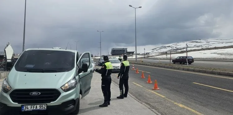 Jandarma ekiplerince 11 bin araç ve sürücü denetlendi