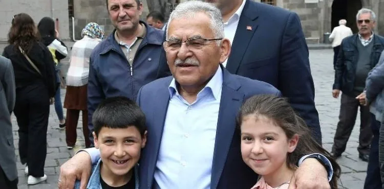 BAŞKAN BÜYÜKKILIÇ, BAYRAMIN MUTLULUĞUNU KAYSERİLİLERLE YAŞADI