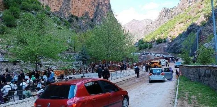 BÜYÜKKILIÇ: “KAPUZBAŞI ŞELALELERİMİZ ZİYARETÇİ AKININA UĞRUYOR”