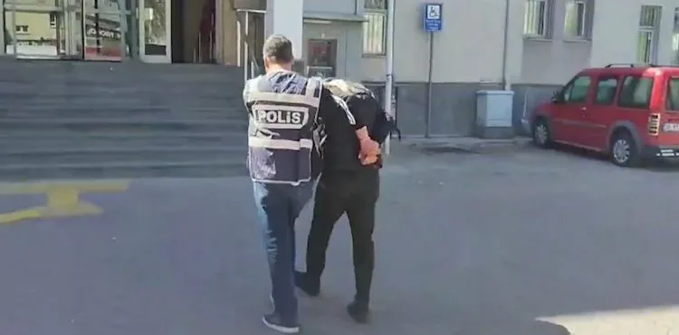 Hırsızlık suçundan aranan kişi yakalandı