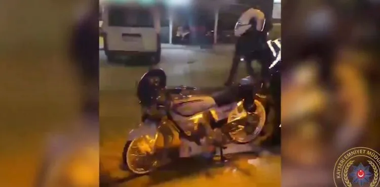 Vatandaşları rahatsız eden motosiklet sürücüleri yakalandı