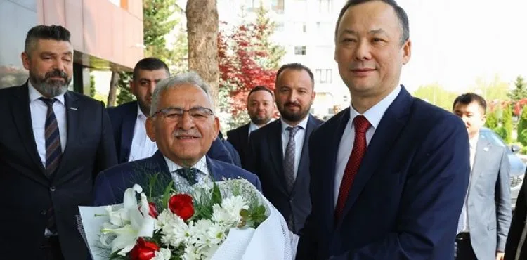 KIRGIZİSTAN ANKARA BÜYÜKELÇİSİ KAZAKBAEV’DEN BAŞKAN BÜYÜKKILIÇ’A ZİYARET
