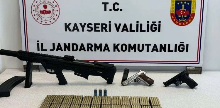 Jandarma ruhsatsız av tüfeği ve tabanca ele geçirdi