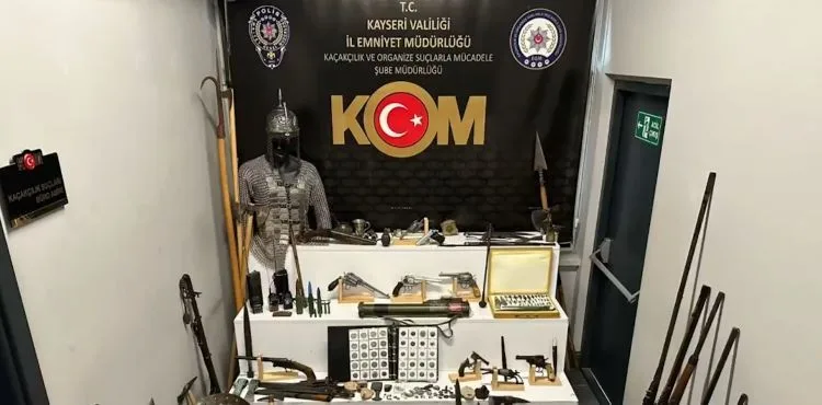 KOM ekipleri 455 adet suç unsuru ve tarihi eser olduğu değerlendirilen eşya ele geçirdi