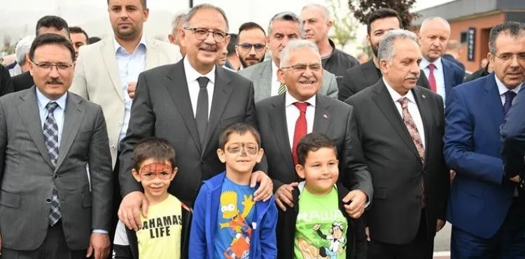 BÜYÜKŞEHİR’İN ÇOCUK KİTAP FUARI VE ŞENLİĞİ’NE BAKAN ÖZHASEKİ’NİN KATILIMI İLE MUHTEŞEM AÇILIŞ