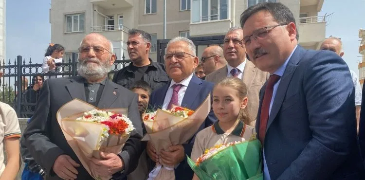 Vali Çiçek’e çocuklardan sevgi seli