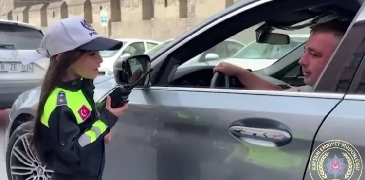 Minik trafik polisleri 23 Nisan’da denetim yaptı