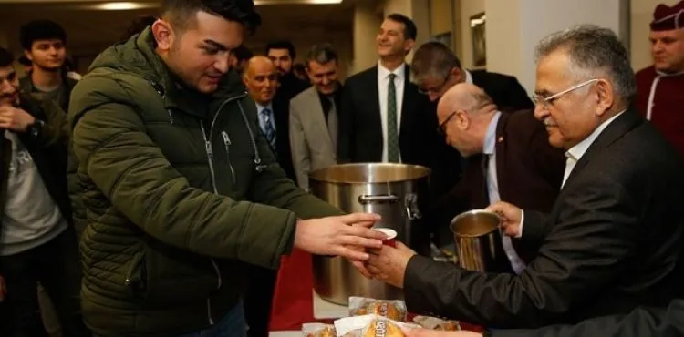 BÜYÜKŞEHİR’DEN GENÇLERE 10 MİLYON PORSİYON ÇORBA İKRAMI