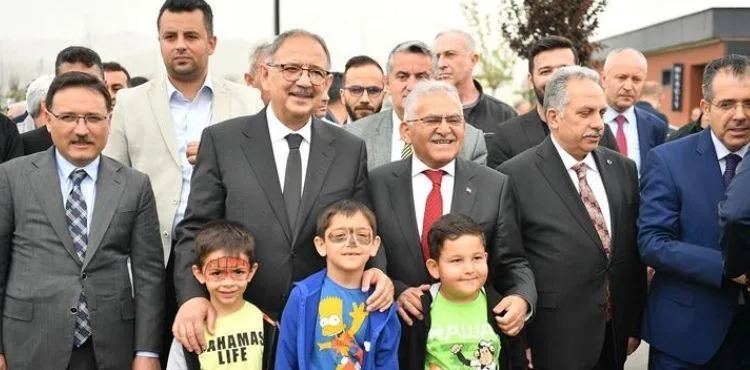 BÜYÜKKILIÇ’IN ÇOCUKLARA 23 NİSAN ARMAĞANI ÇOCUK KİTAP FUARI VE ŞENLİĞİ, DOLDU TAŞTI