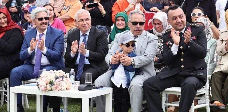 TALAS'TA 23 NİSAN COŞKUSU ALANLARDAN TAŞTI