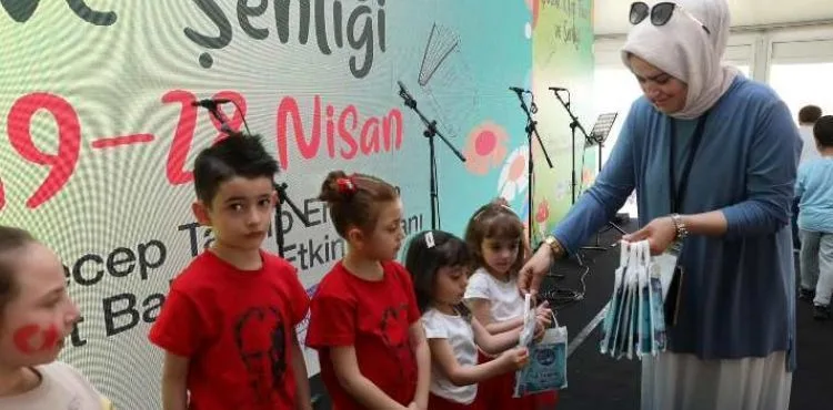 BÜYÜKŞEHİR’İN ÇOCUK KİTAP FUARI VE ŞENLİĞİ’NDE ÇOCUKLAR HEM EĞLENİYOR HEM ÖĞRENİYOR