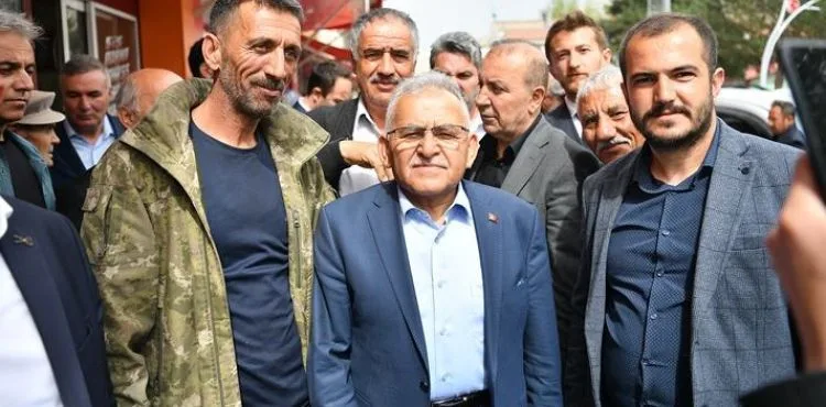BAŞKAN BÜYÜKKILIÇ, PINARBAŞI ESNAFI VE İLÇE SAKİNLERİYLE KUCAKLAŞTI