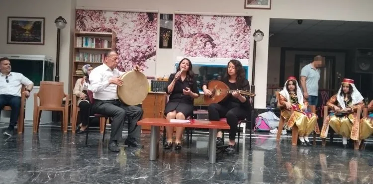 Öğrencilerden huzurevine anlamlı ziyaret