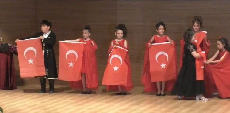 Öğrencilerden ‘Milli Egemenlik’ temalı şenlik