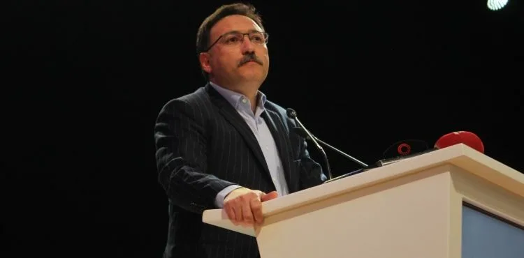 Vali Çiçek, “Bizim okullarımız dünya sorunlarını en iyi şekilde tartışıp çözüm önerilerini ortaya koyar”