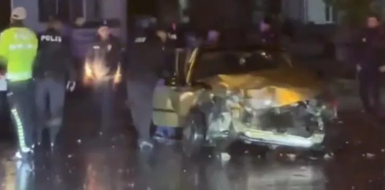 Servis aracıyla servis minibüsü çarpıştı: 11 yaralı