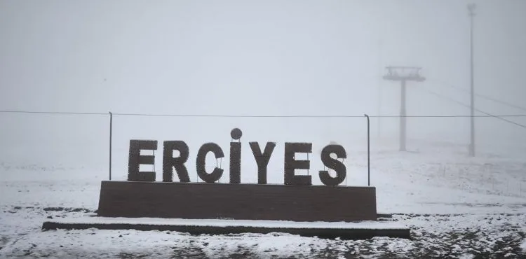 Erciyes’e Mayıs ayında kar yağdı