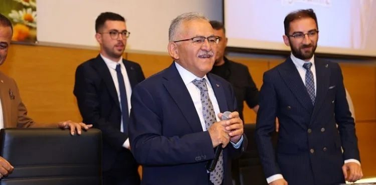 BAŞKAN BÜYÜKKILIÇ YAKIŞANI YAPTI, KURAYA HAK KAZANANLARIN TAMAMINA ARILI KOVAN VERDİ