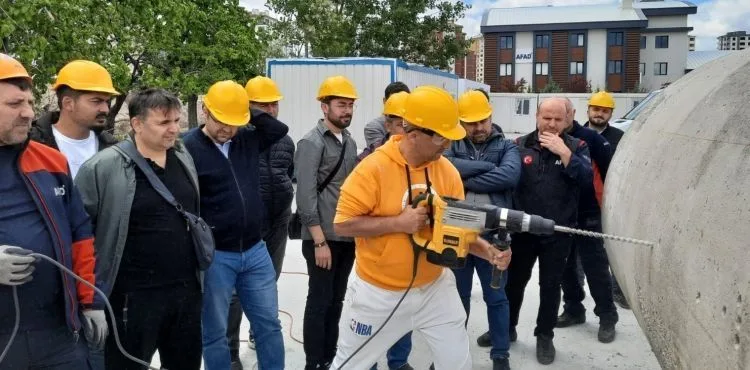 AFAD ekiplerinden öğretmenlere eğitim