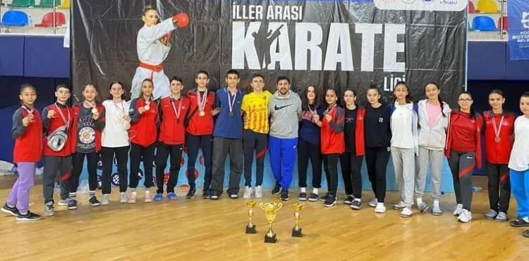 Kayserili karateciler Kocaeli’den 7 madalya 3 kupayla döndü