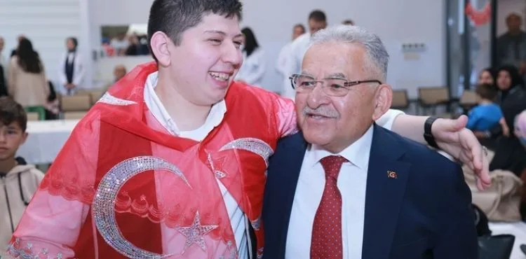 BAŞKAN BÜYÜKKILIÇ, ÖZEL GENÇLERİN TEMSİLİ ASKERLİK KINASI’NA KATILDI