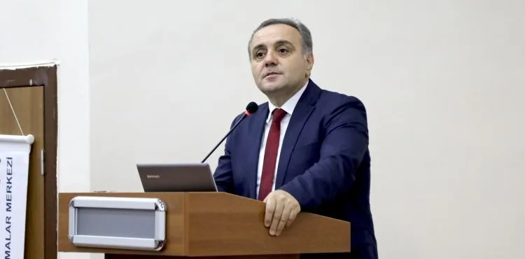 İzmir Kâtip Çelebi Üniversitesi Rektörü Prof. Dr. Saffet Köse, ERÜ’de “Uluslararası Medeniyet Krizinde Aile ve Gençlik” Konulu Konferans Verdi