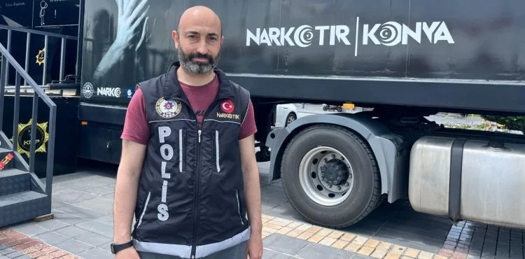 NARKOTIR, kenti gezerek gençleri bilinçlendiriyor