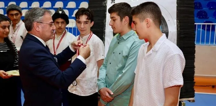 ÖZDOĞAN: “GENÇLER BİZİM GELECEĞİMİZ, UMUDUMUZ, HER ŞEYİMİZ”