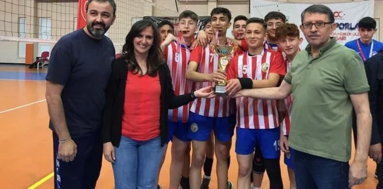 Okul Sporları Voleybol Genç B İl Birinciliği müsabakaları sona erdi