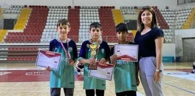 İncesu Saraycık Şht.M. Yılmaz Ortaokulu Floor Curling’de Türkiye 3’üncüsü oldu